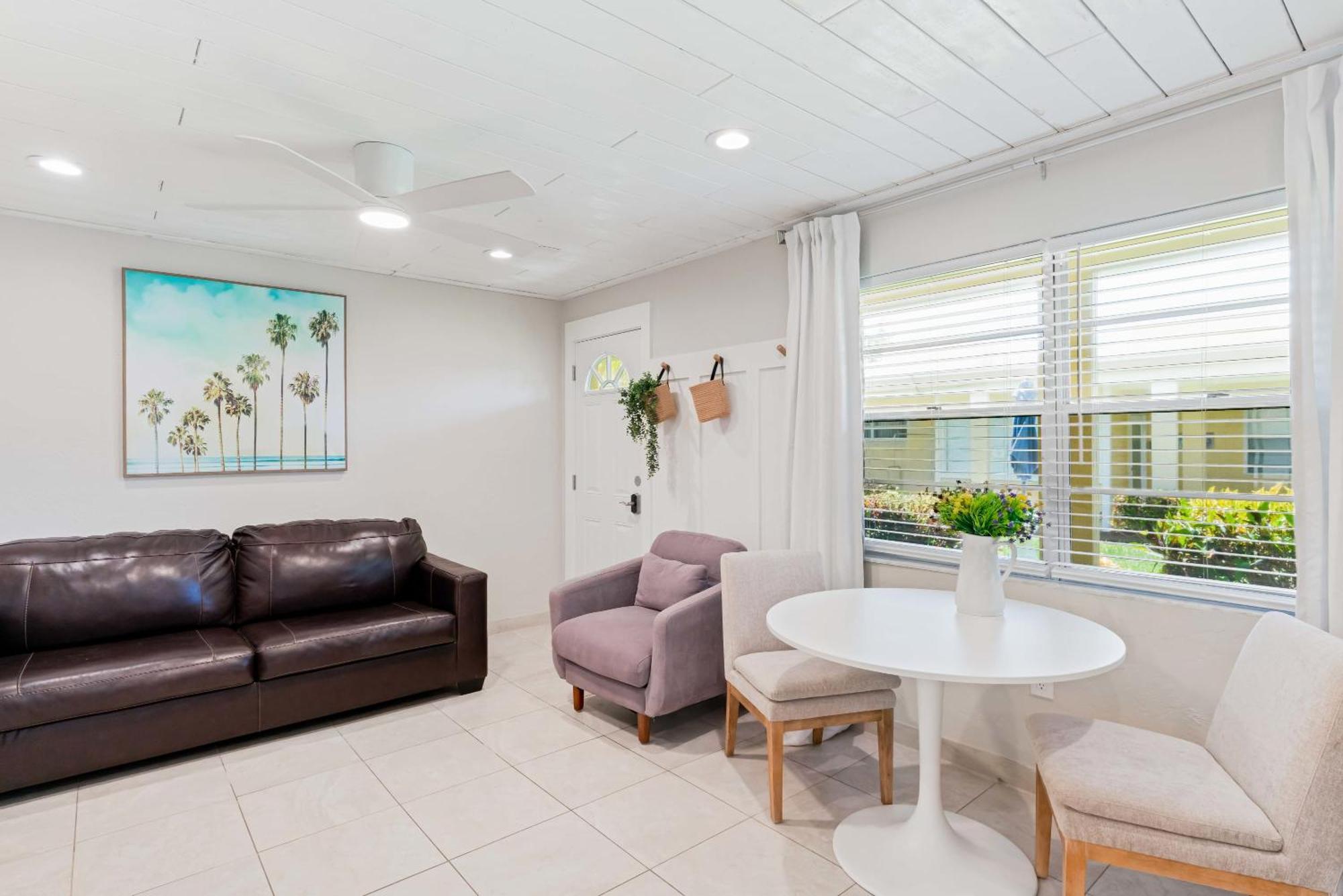 Beachside Retreat W Heated Pool 세인트피트비치 외부 사진
