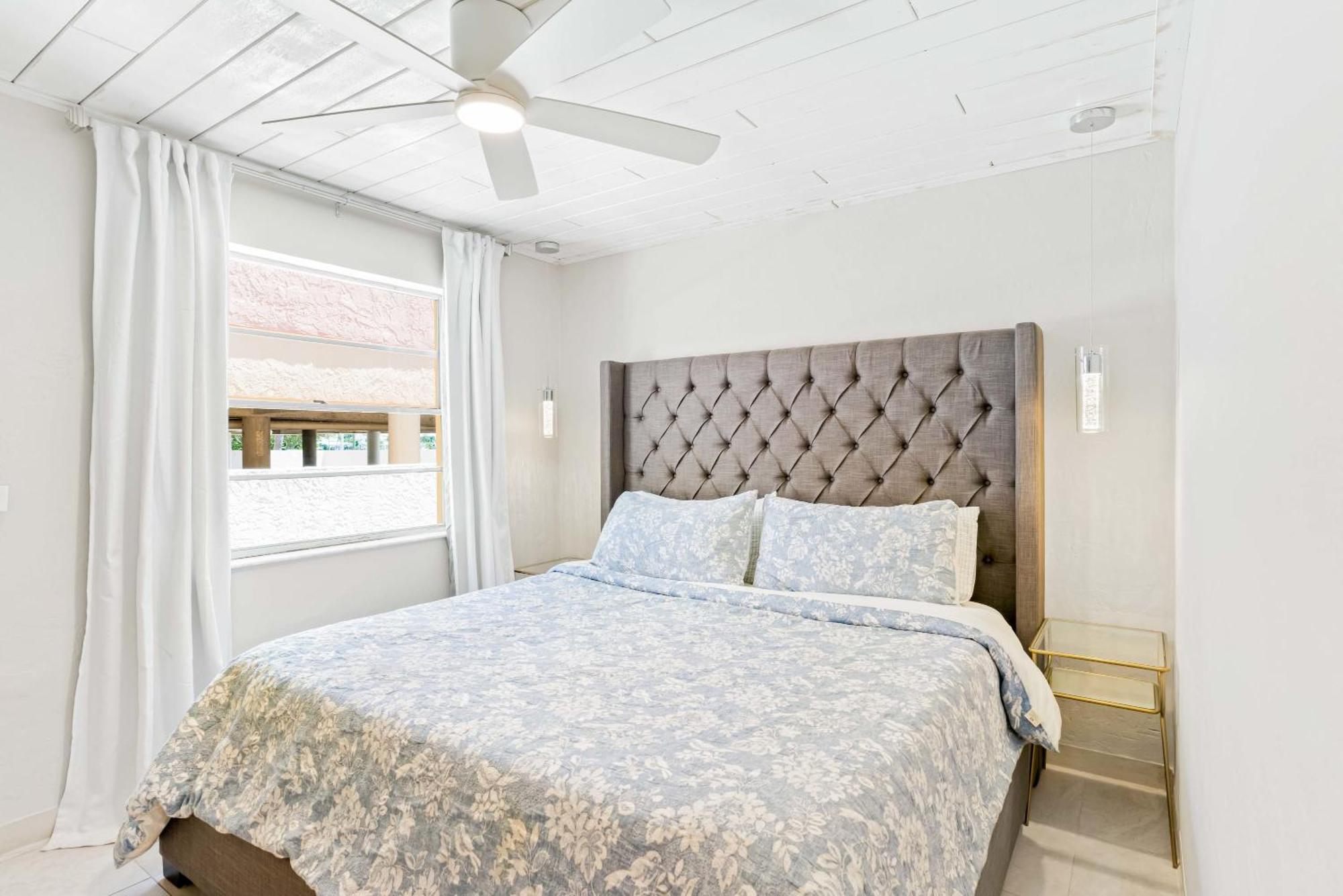 Beachside Retreat W Heated Pool 세인트피트비치 외부 사진