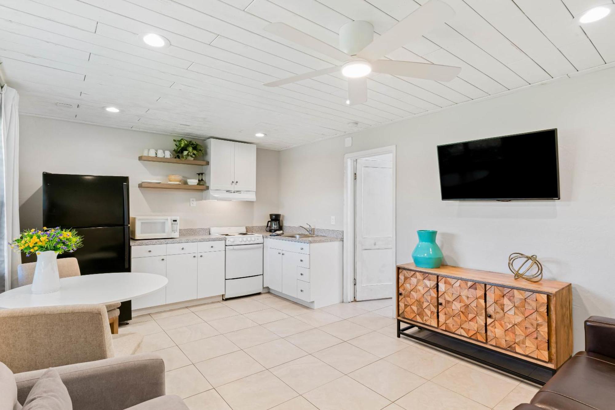 Beachside Retreat W Heated Pool 세인트피트비치 외부 사진